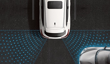 Nissan Qashqai 2023 montrant la technologie d’alerte de trafic transversal