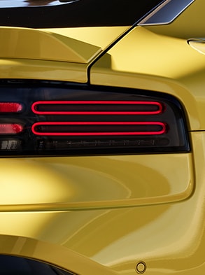 Feux arrière emblématiques de la Nissan Z 2023.