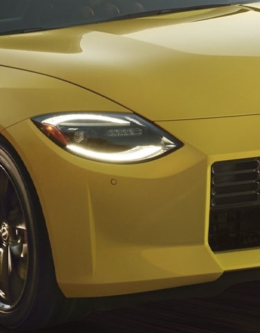 Phares d’une Nissan Z 2024 jaune.