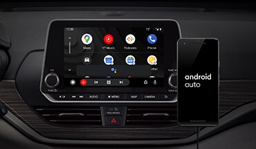 Une Nissan Altima illustrant l’affichage Android Auto sur l’écran tactile