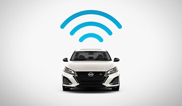 Nissan Altima située sous une enseigne d’accès Wi-Fi et se connectant au point d’accès Wi-Fi