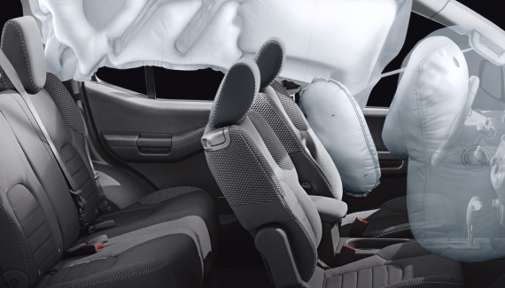 Vue intérieure du Nissan Xterra illustrant le positionnement des coussins gonflables