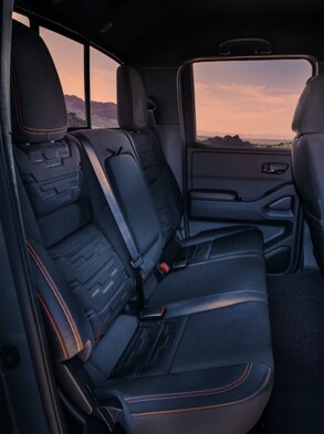 Vue intérieure des sièges arrière du Nissan Frontier 2023