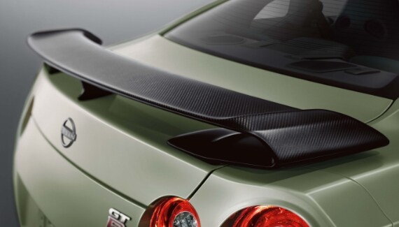 L’aileron arrière en fibres de carbone de la Nissan GT-R T-spec 2021