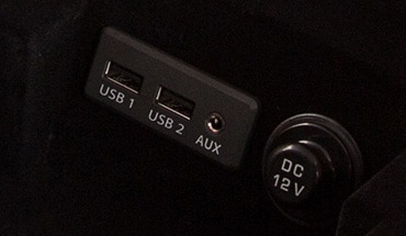 Détails des ports USB de la Nissan GT-R.