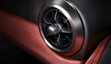 Vue en détail des bouches de ventilation tactiles de précision de la Nissan GT-R.