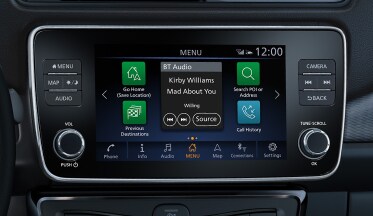 Écran tactile de la Nissan LEAF 2024 affichant la transmission audio sans fil Bluetooth
