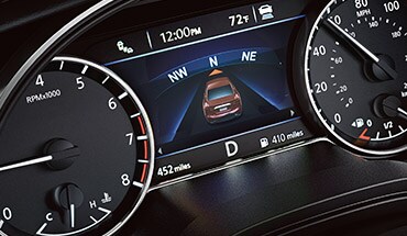 Écran d’accueil avec boussole affiché sur l’écran d’aide à la conduite perfectionné de la Nissan Maxima 2023.