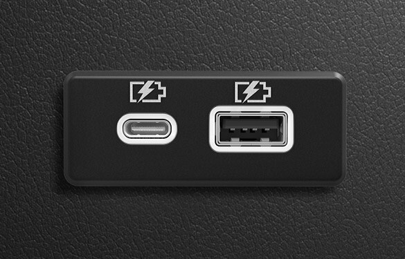 Nissan Maxima 2023 montrant un port USB-C.