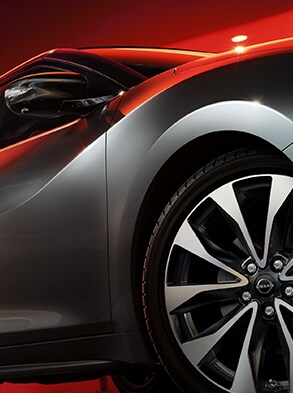 Nissan Maxima 2023 montrant les jantes légères en alliage d’aluminium.