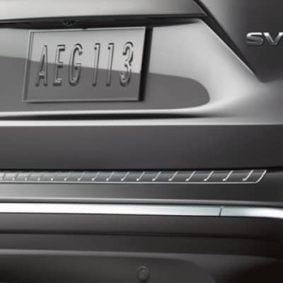 Protecteur de pare-chocs arrière chromé livrable illustré sur un Nissan Murano 2024 noir 