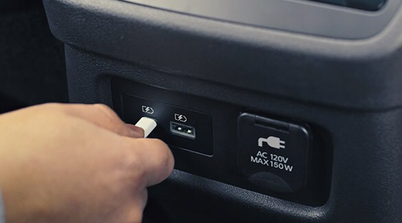 Port USB et prise de courant de 120 volts du Nissan Pathfinder 2023