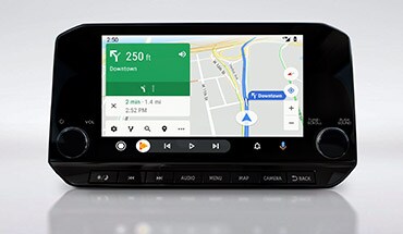 Écran tactile du Nissan Pathfinder 2023 affichant Google Maps