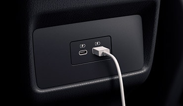 Port de recharge USB arrière double pour le Nissan Rogue 2023. 