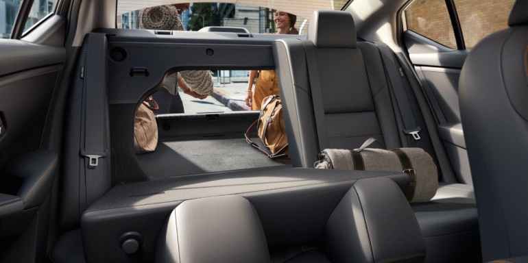 sièges arrière rabattables 60/40 de la Nissan Sentra 2024