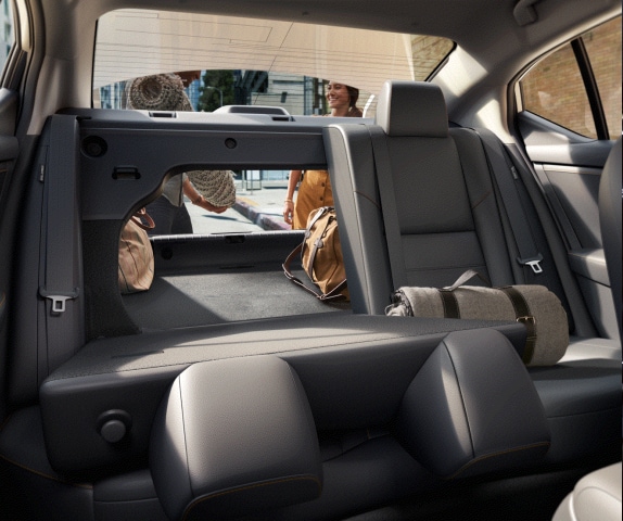 sièges arrière rabattables 60/40 de la Nissan Sentra 2024