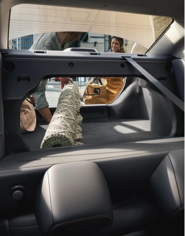 Vue de l’espace de coffre flexible de la Nissan Sentra 2024