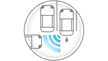  Illustration de la Nissan Versa 2023 montrant les capteurs du système d’alerte de trafic transversal.