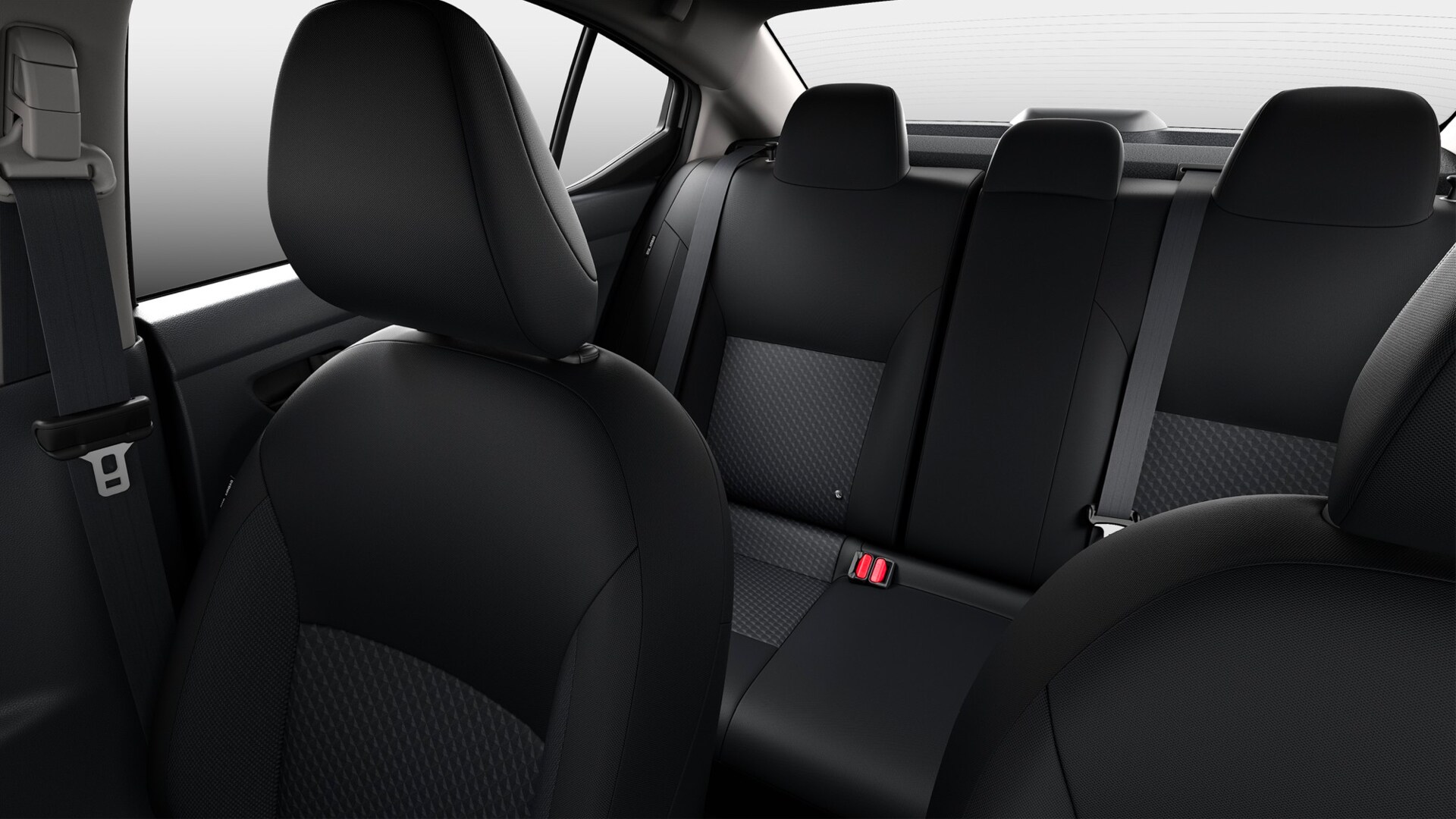 Intérieur noir de la Nissan Versa 2022 avec sièges arrière 60/40.