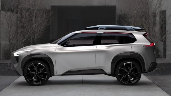 Profil latéral d’un VUS concept autonome intelligent Nissan Xmotion argent