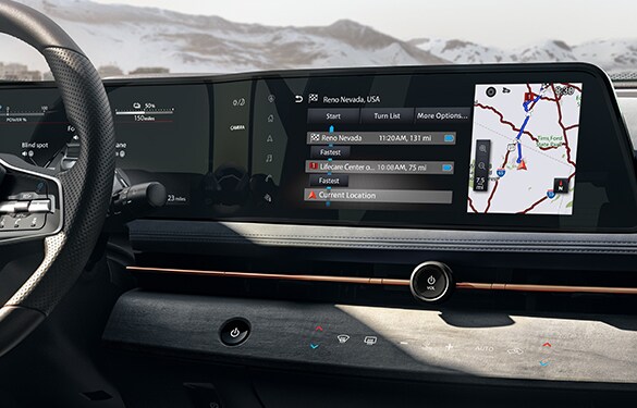 Nissan Ariya 2023, écran montrant la carte des stations de recharge le long d’un itinéraire.