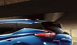 Nissan Murano 2023 montrant le design arrière aérodynamique sculpté.